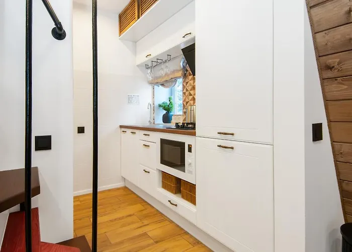 别墅 Freeman-1b двоповерховий з кухнею, альтанкою, грилем 8місний