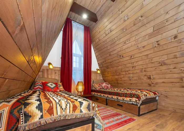 别墅 Freeman-1b двоповерховий з кухнею, альтанкою, грилем 8місний