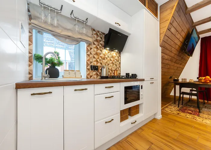 Freeman-1b двоповерховий з кухнею, альтанкою, грилем 8місний Villa *